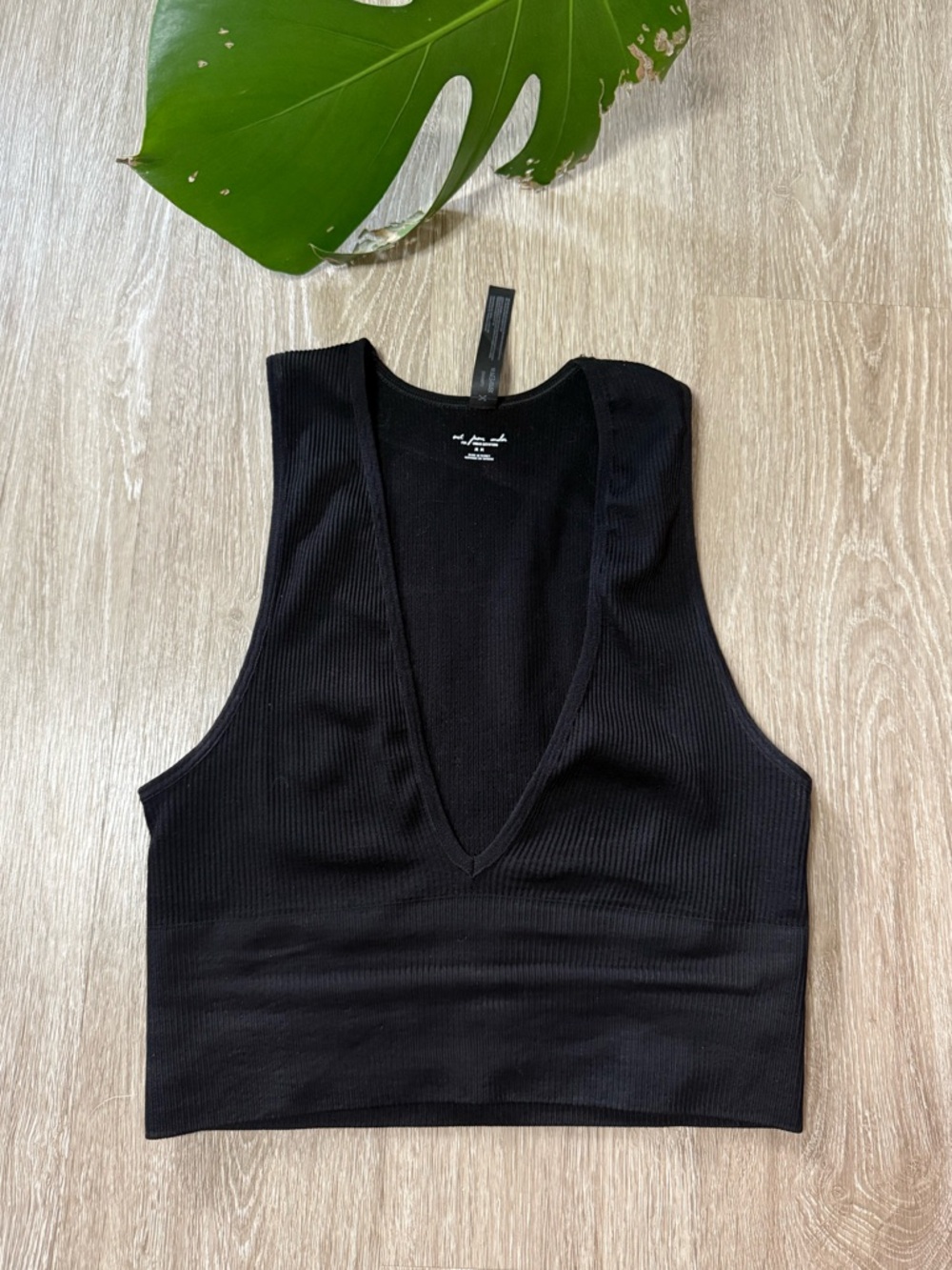 Urban Outfitters Out From Under Hailey Seamless Ribbed Plunge Tank M Black